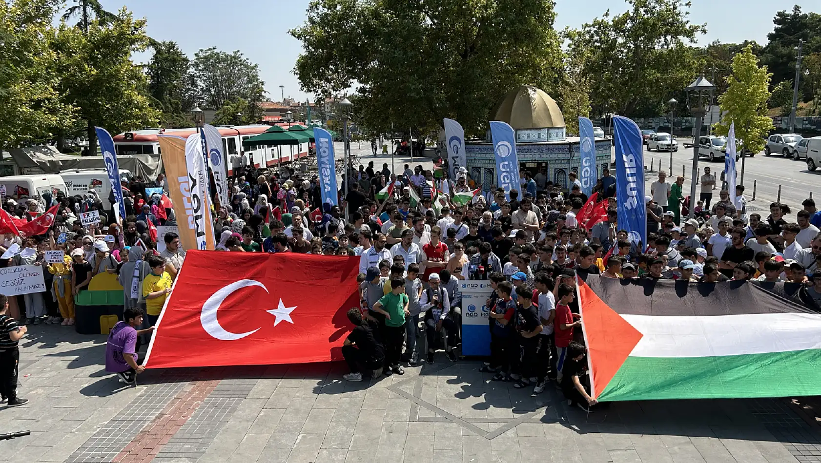 Konya'da AGD öğrencileri Filistin için konuştu: 'Biz, oyuna değil, oyunu bozmaya geldik'