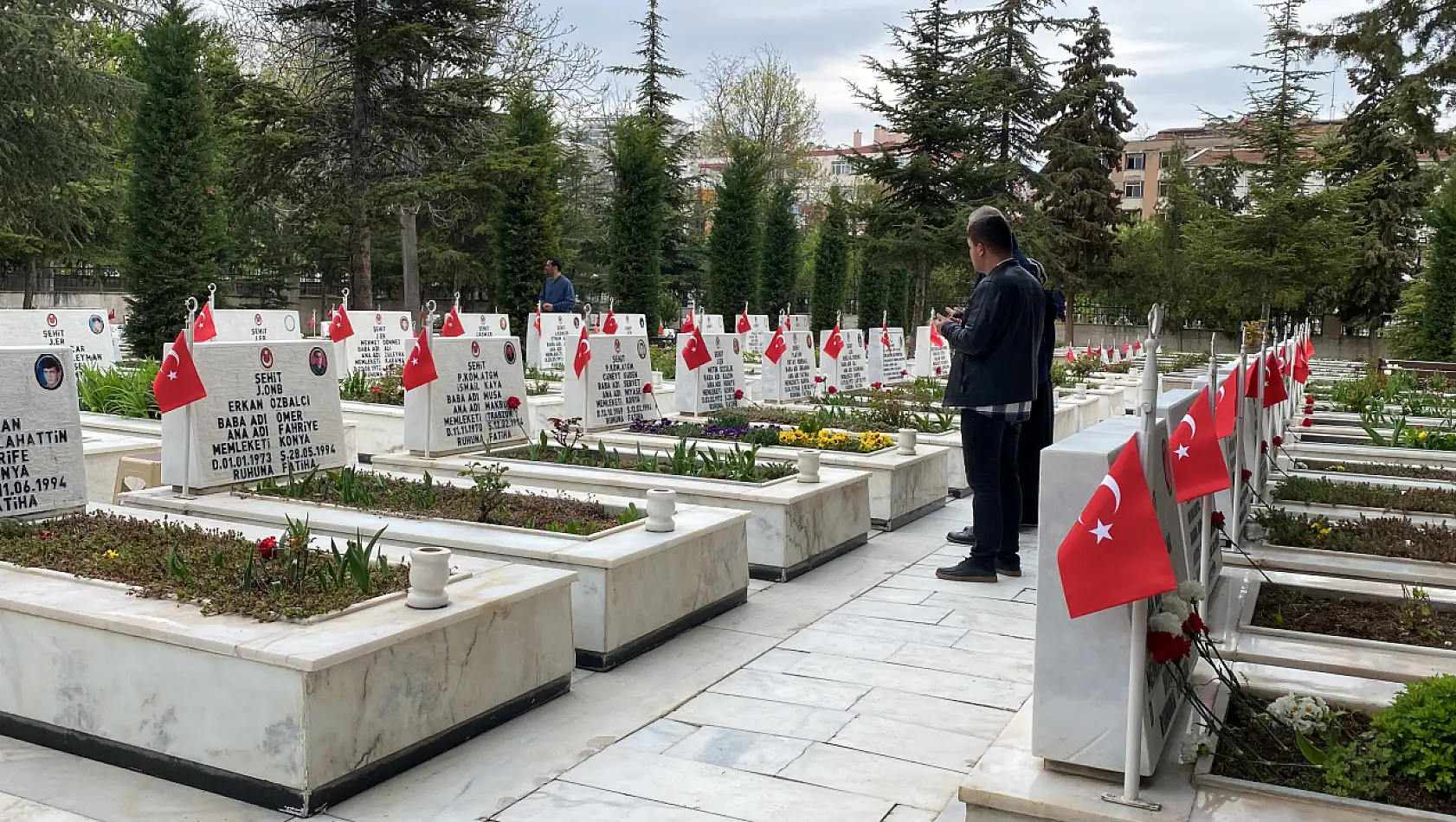 Konya'da bayram ziyaretinin ilk adresi şehitlik!