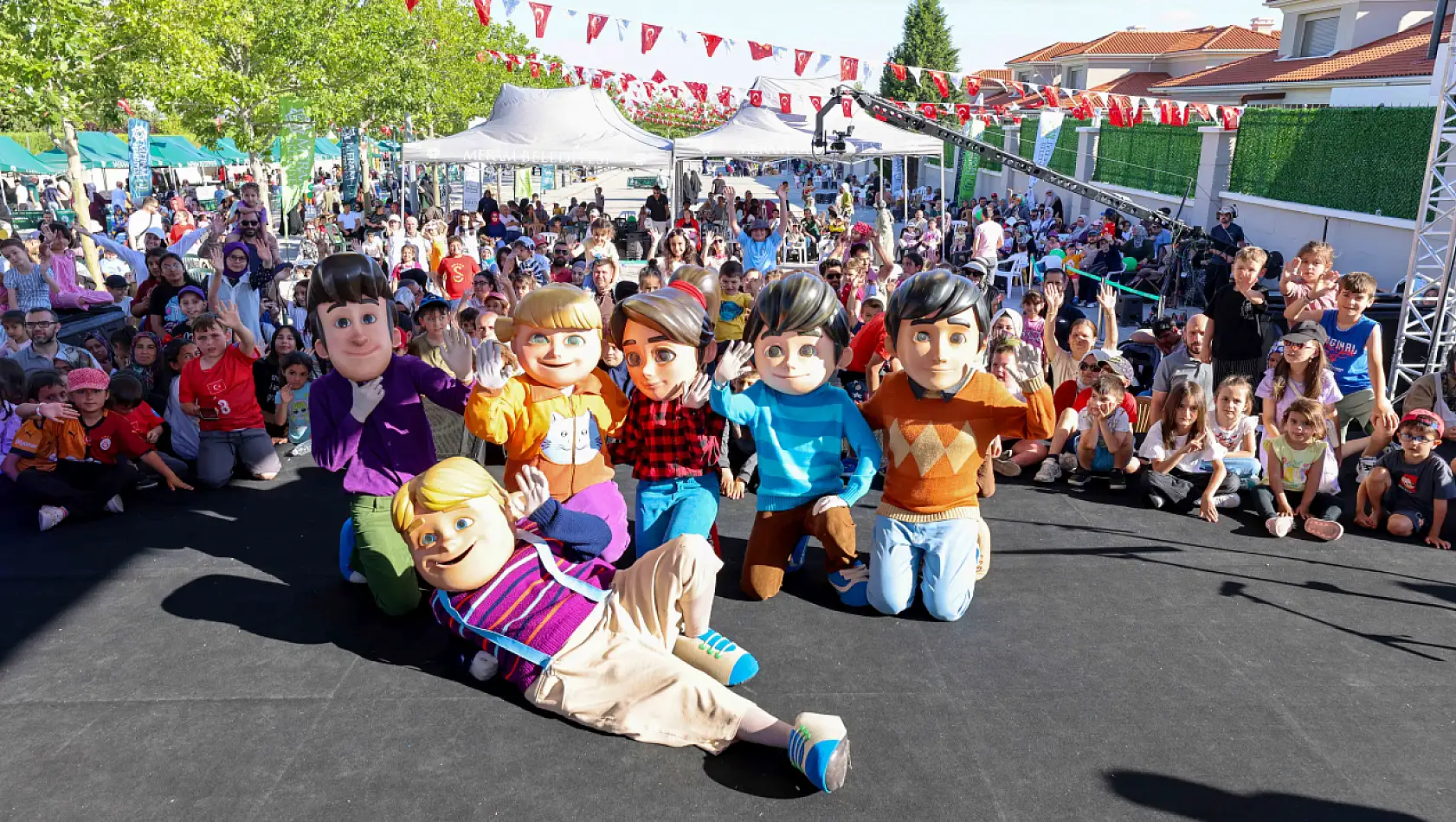 Konya'da binlerce çocuk aynı adreste buluştu