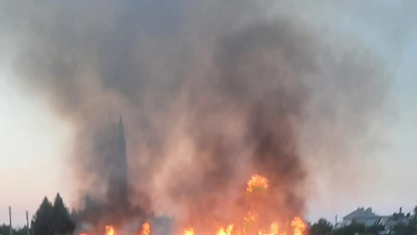 Konya'da büyük yangın! Dönümlük araziler küle döndü