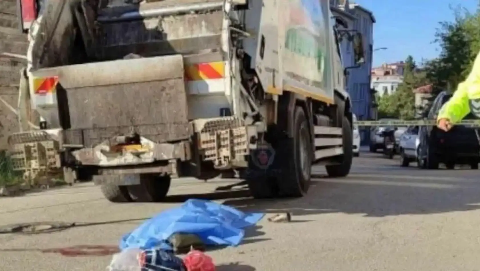 Konya'da feci kaza! Çöp kamyonunun çarptığı Peyman Çetinkaya hayatını kaybetti