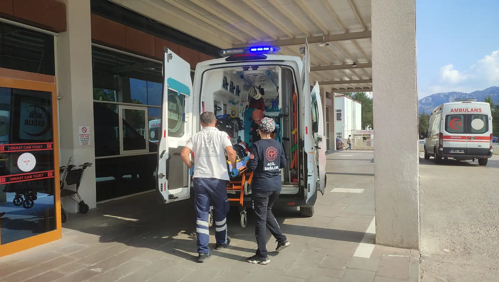 Konya' da ikinci kattan düşen genç kız yaralandı