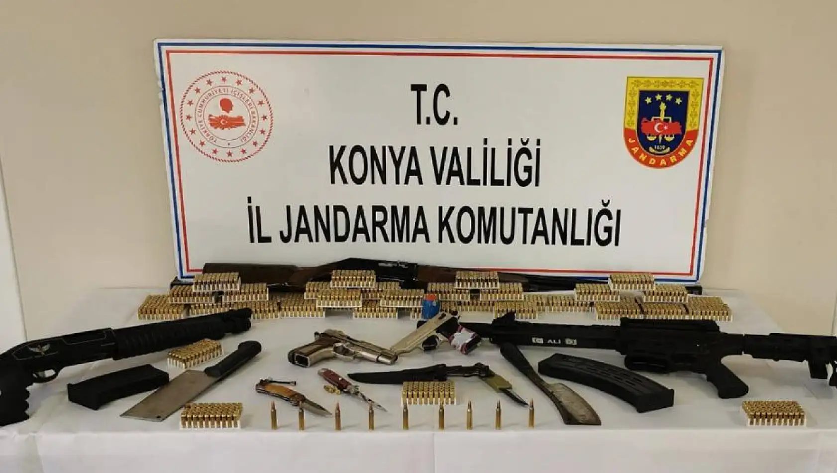 Konya'da Jandarma'dan silah ve mühimmat kaçakçılığı operasyonu!
