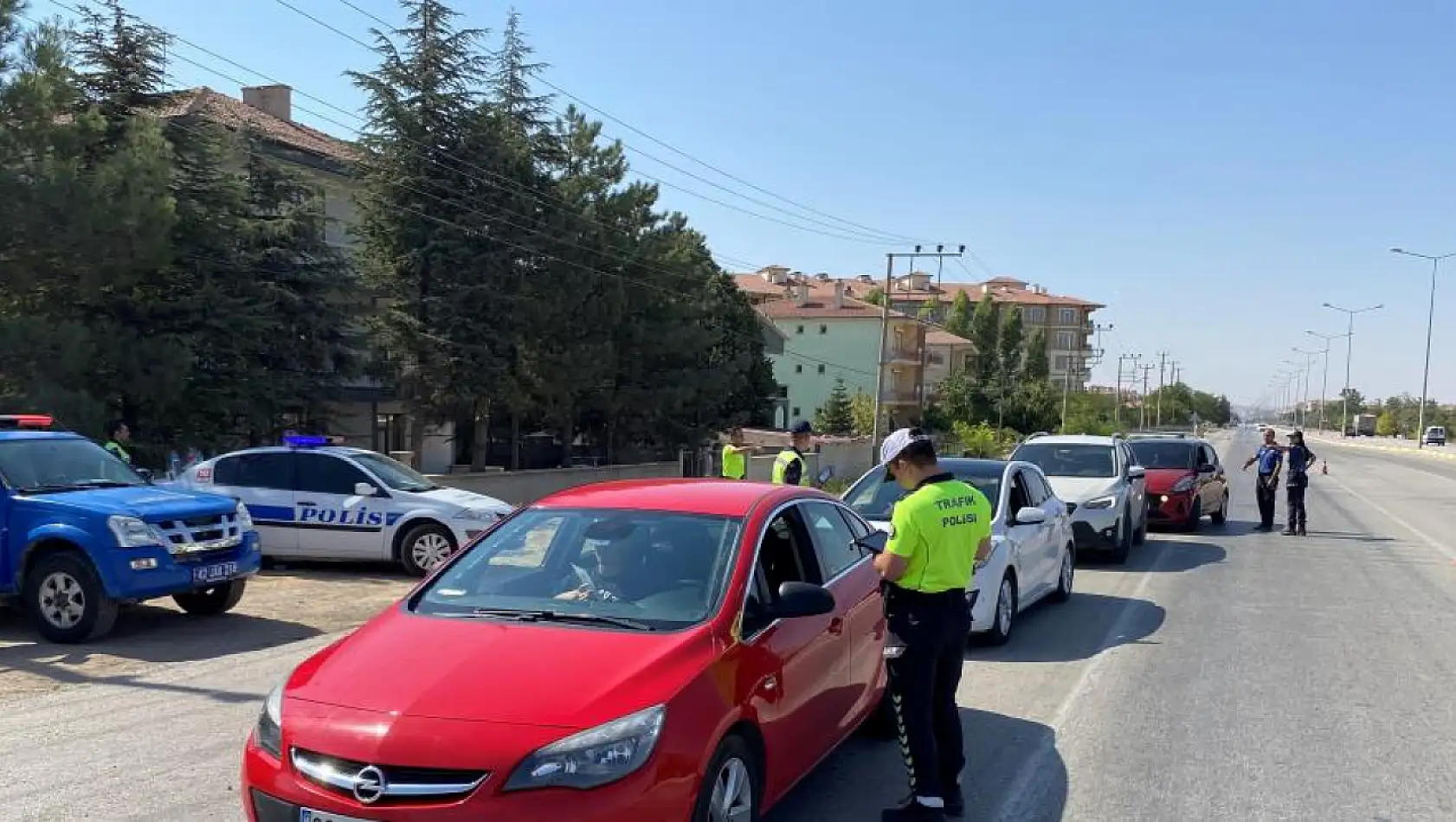 Konya'da jandarma ve polisin ilçe denetimleri sürüyor