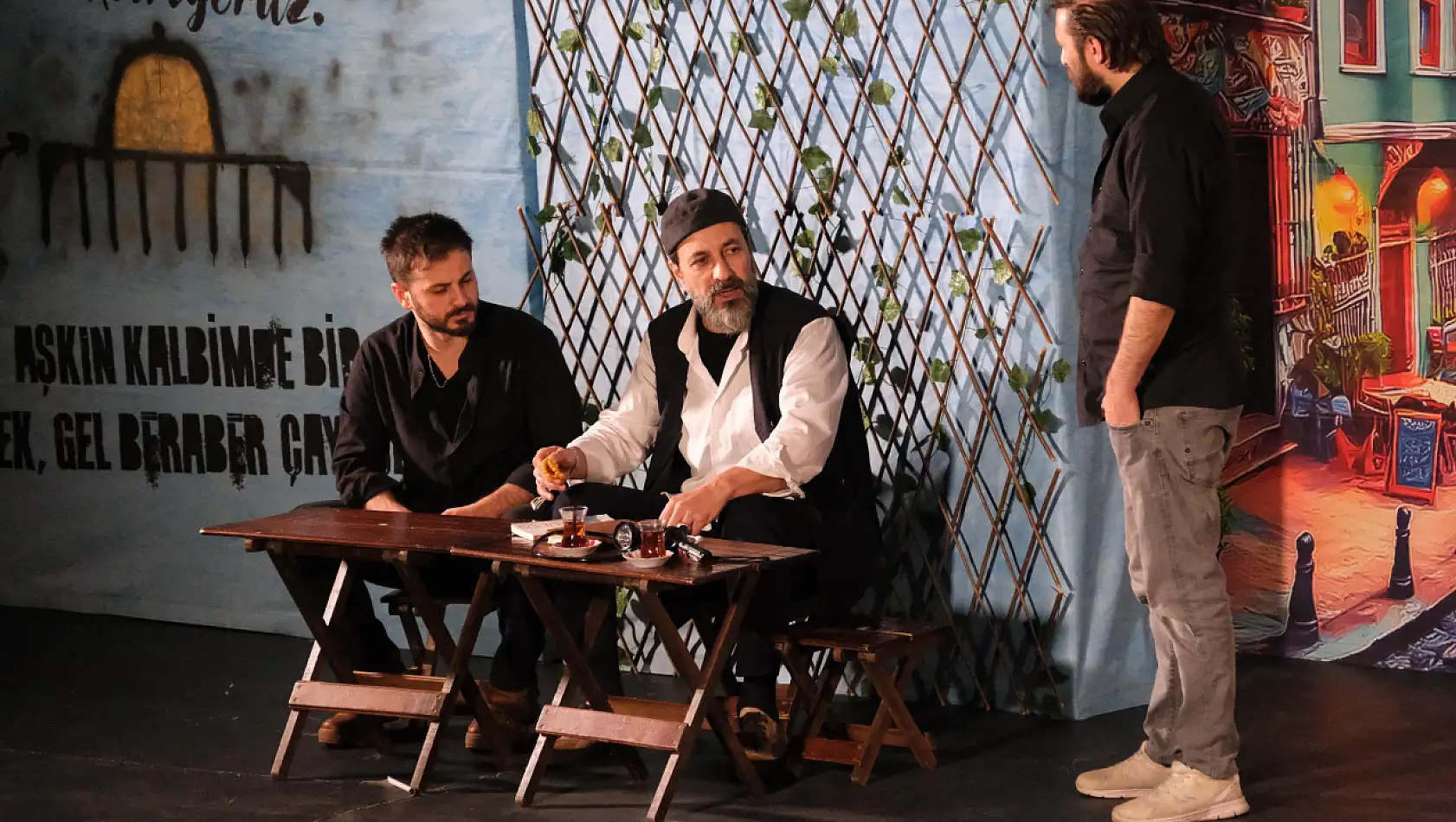 Konya'da sahne Gazze için açıldı: 'Aynalar' oyunu yürekleri dağladı