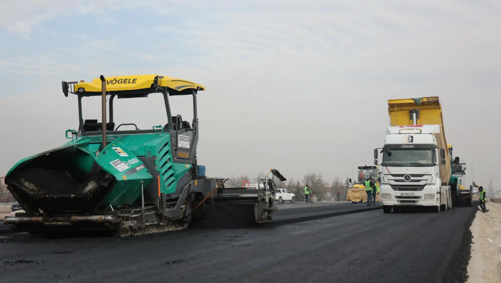 Konya'da tramvay hattı çalışmaları hız kesmeden sürüyor: Aslım caddesi'nde asfalt yenileme başladı!