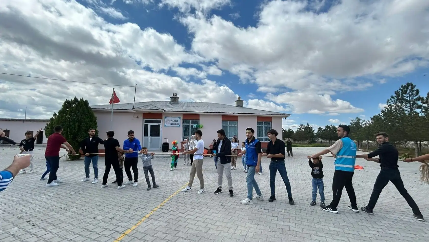 Konya'da üniversite öğrencileri, ilkokul öğrencileri ile buluştu