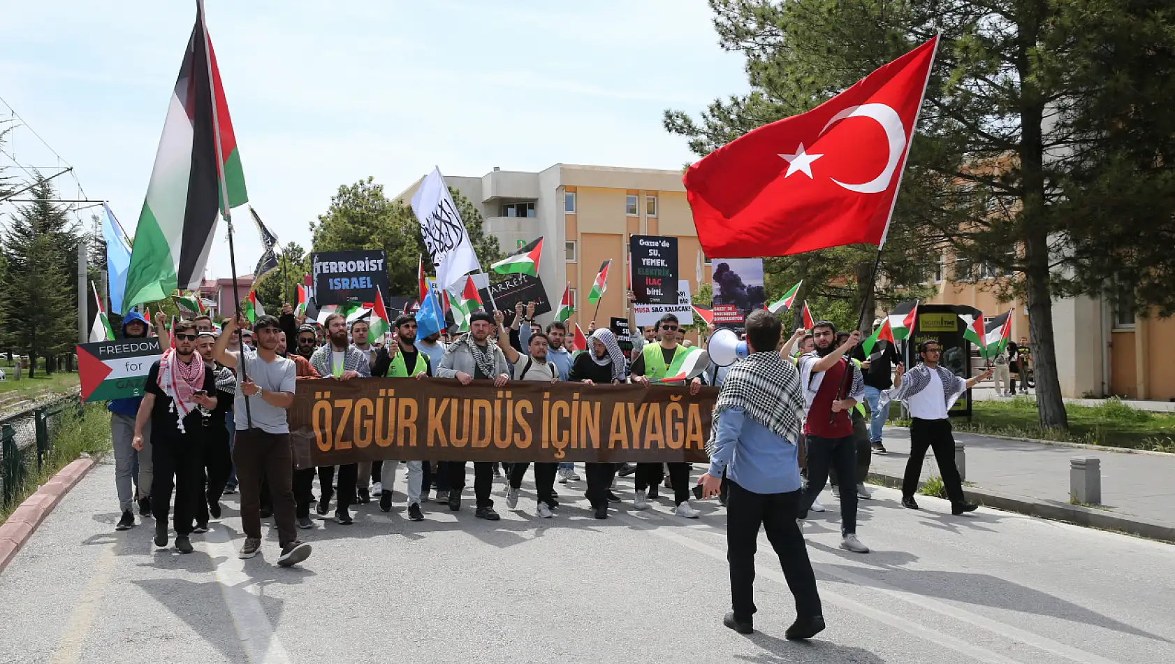 Konya'da üniversite öğrencileri İsrail'in Gazze saldırılarını protesto etti!