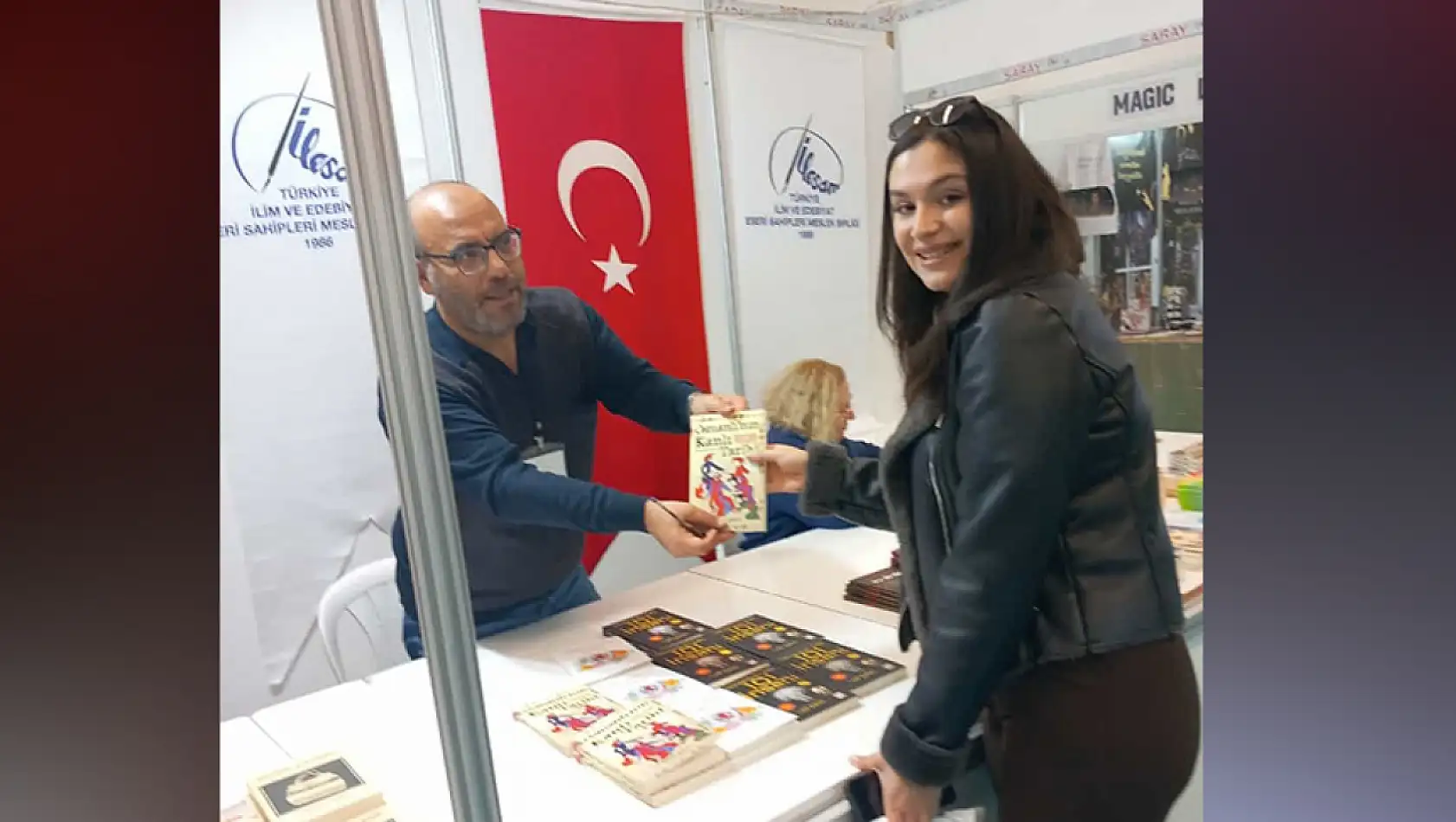 Konyalı öğretmen Şahin Ankara Kitap Fuarında kitaplarını imzaladı!
