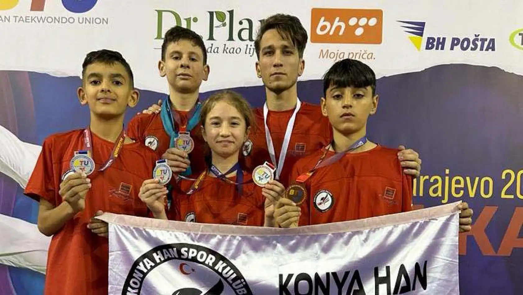 Konyalı Taekwondocular Bosna Hersek'ten madalyalarla döndü!