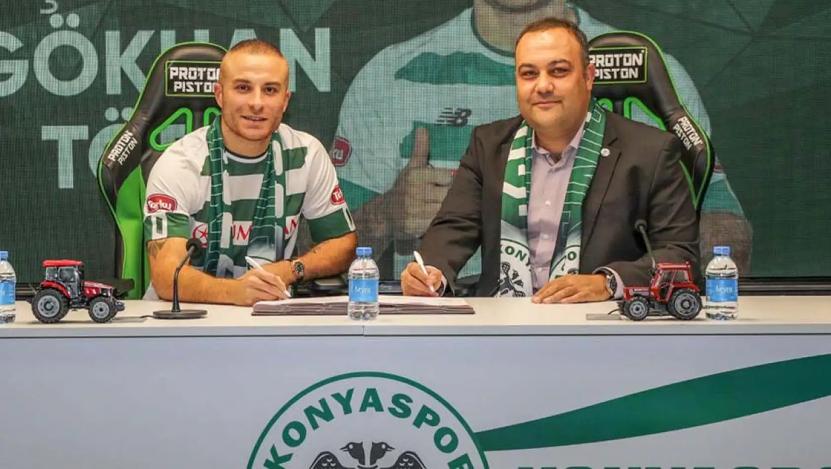 İmzalar atıldı! Konyaspor'da 30 numaralı forma o futbolcuya emanet!