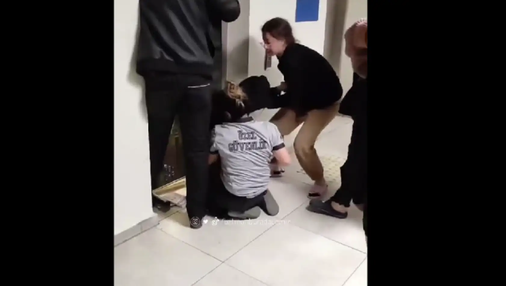 KYK yurtlarında asansör krizi devam ediyor: öğrencilerin içinde olduğu asansör düştü!