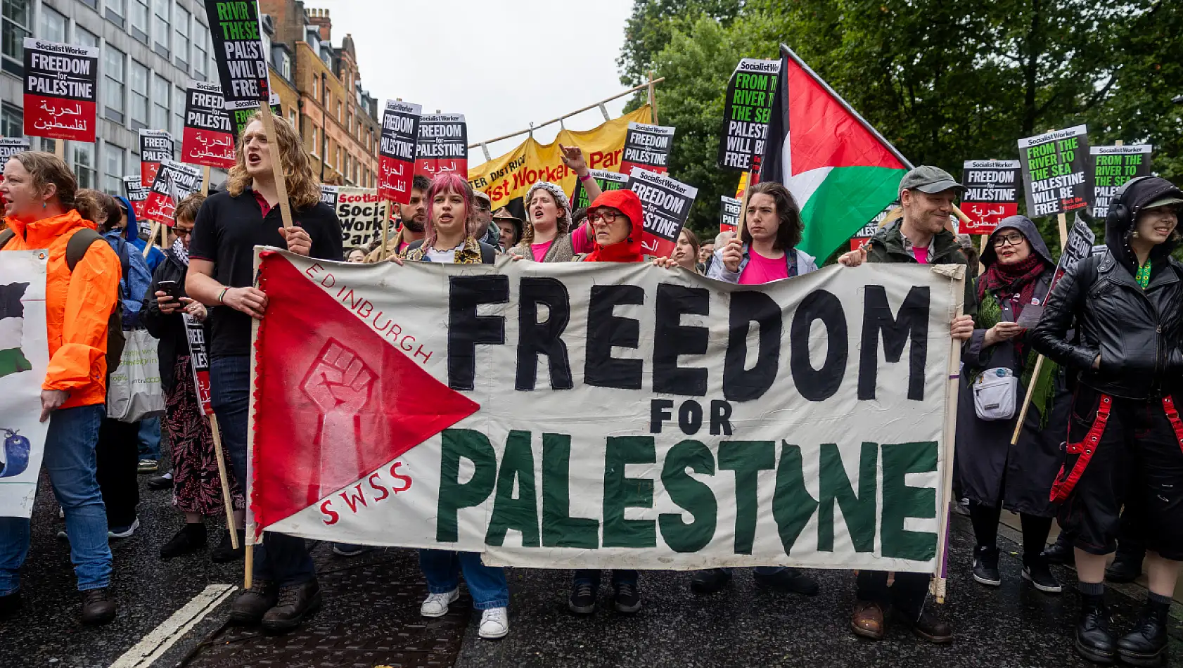 Londra'da Filistin Ulusal Yürüyüşü: Protestocular Şehir Merkezinde Toplandı