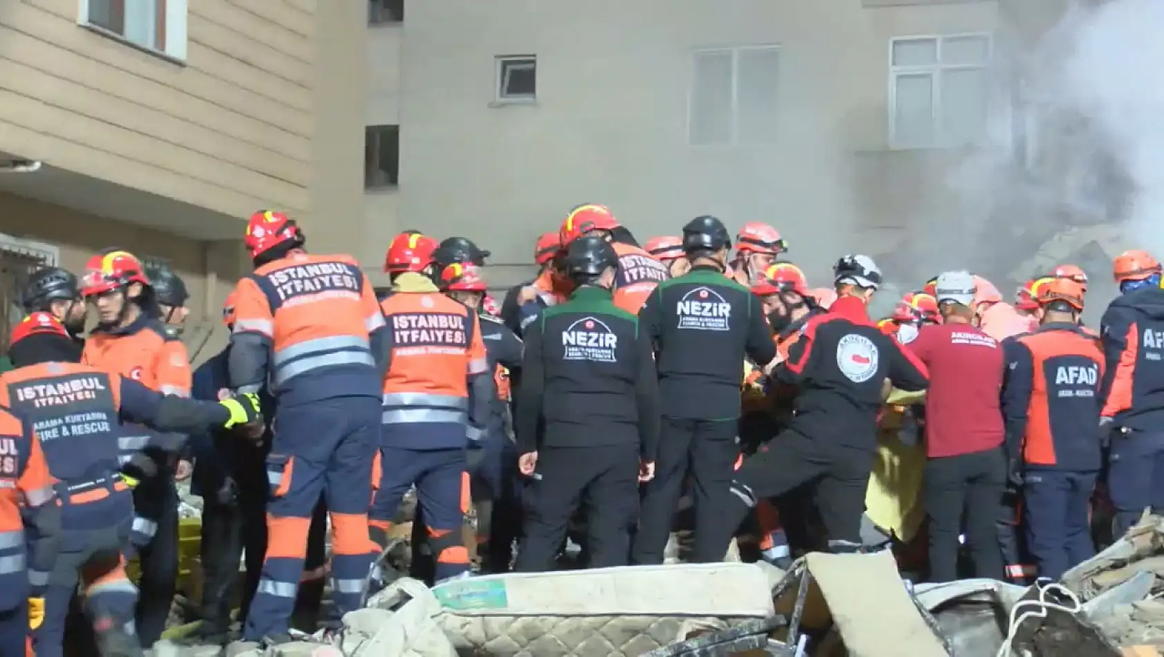 Maltepe'deki enkazda 1 kişinin cansız bedenine ulaşıldı