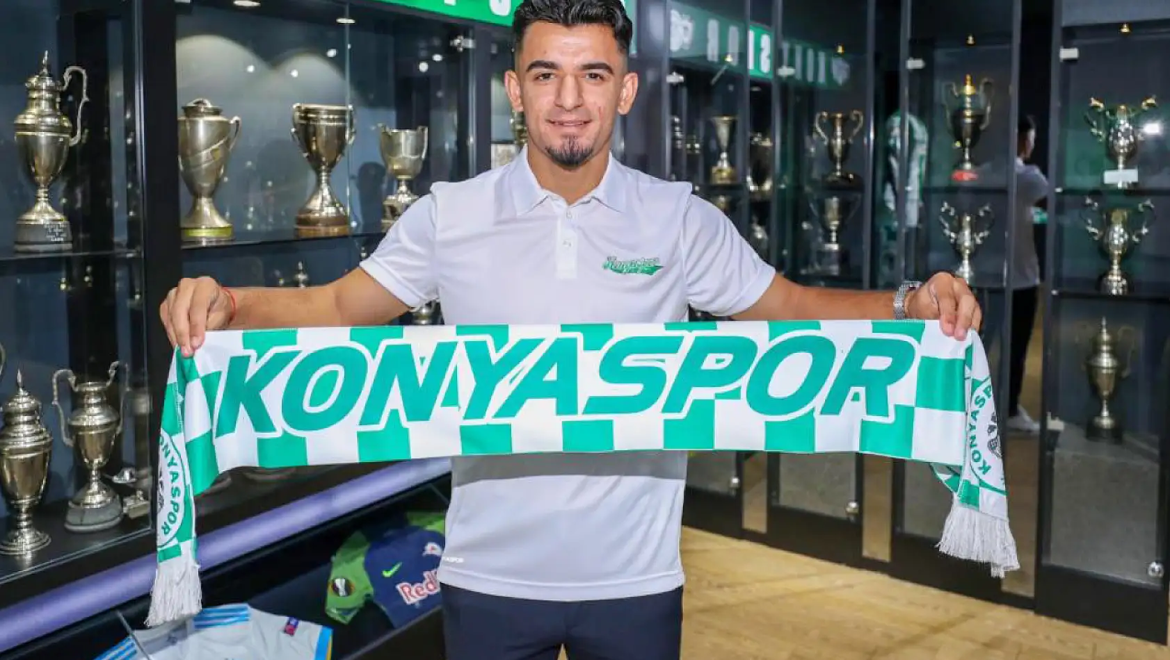 Melih Bostan Konyaspor'a imzayı attı!