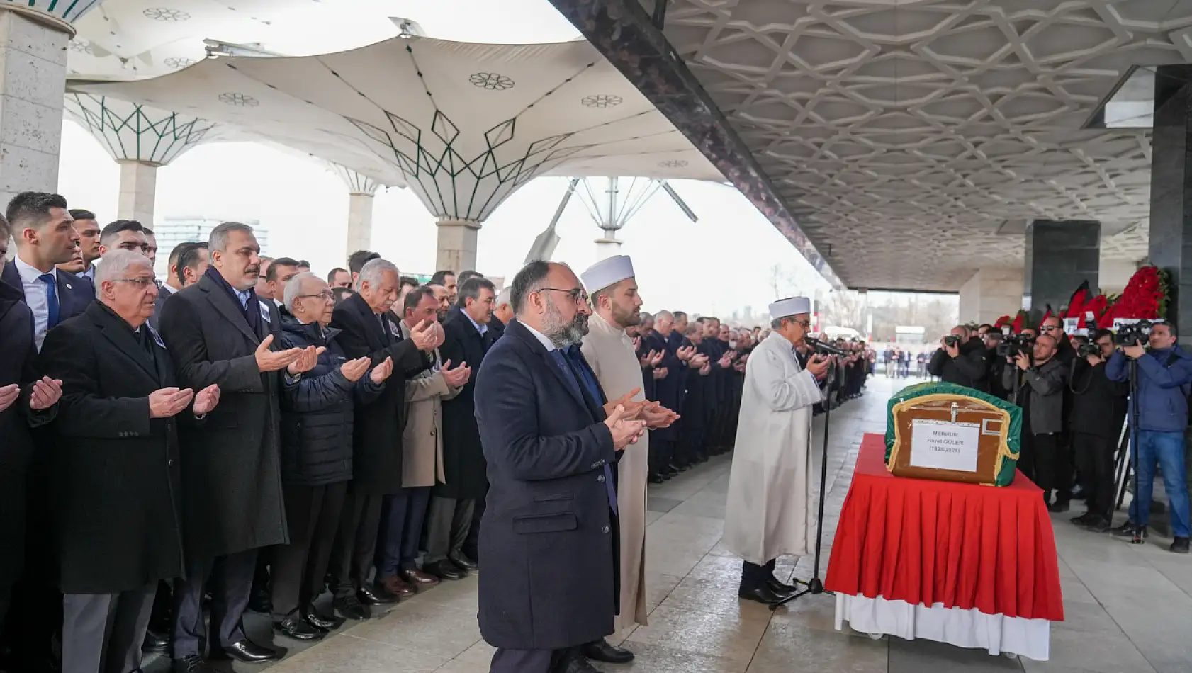 Milli Savunma Bakanı Güler'in vefat eden babası son yolculuğuna uğurlandı