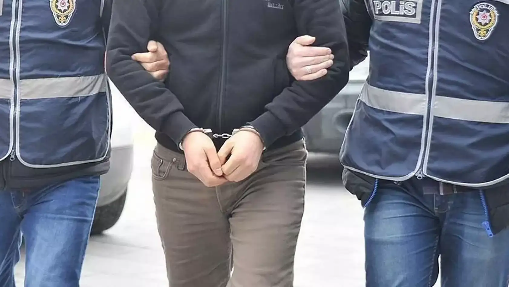 Oğlunun avukatlık bürosunda saklanan FETÖ/PDY üyesi yakalandı