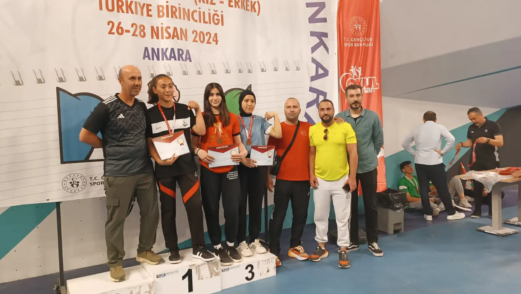 Okul Sporları Bilek Güreşinde Konya Rüzgarı!