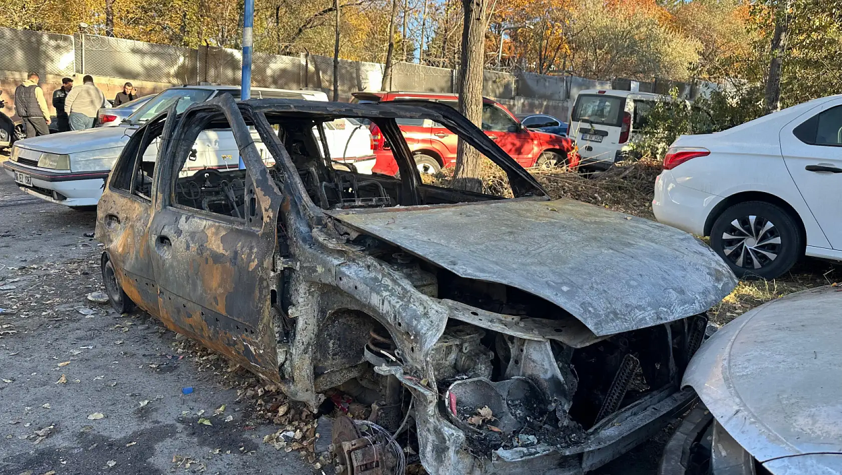 Oto tamircide yangın: 9 araç küle döndü