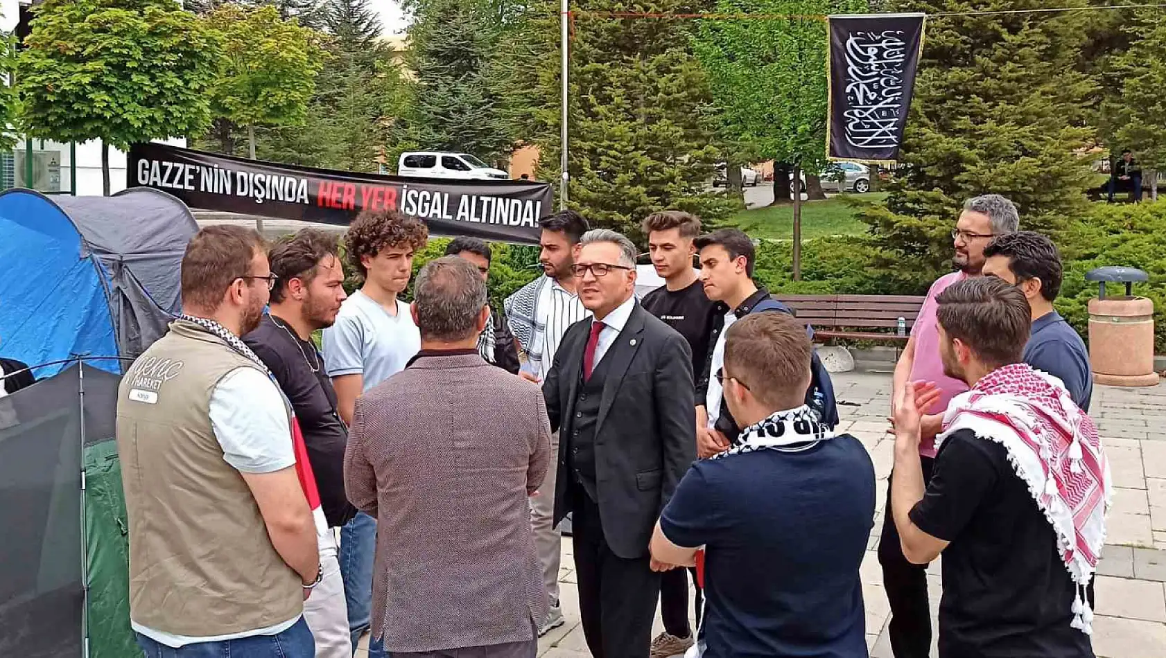 Selçuk Üniversitesi Rektörü, Gazze'deki İsrail zulmüne karşı öğrencilerle bir araya geldi