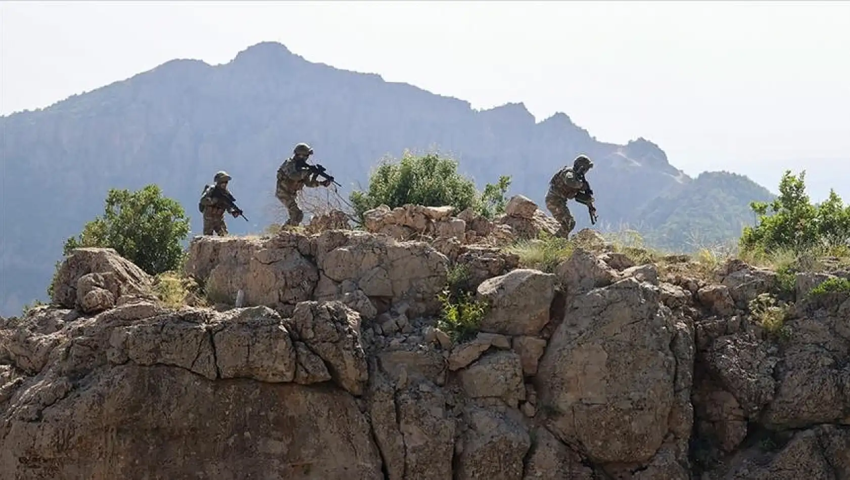 Suriye ve Irak'ta 7 terörist etkisiz hale getirdi