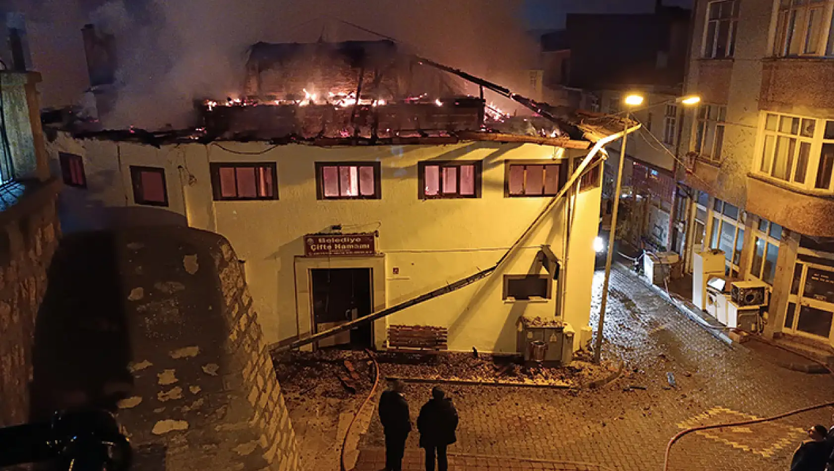 Tarihi yapı çıkan yangın sonrası hasar aldı!