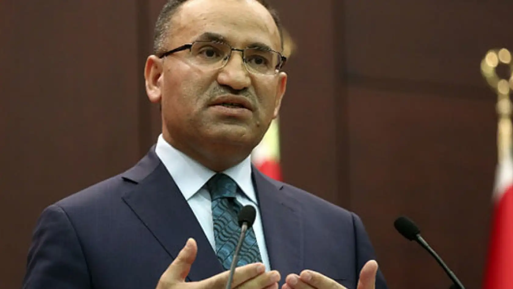 TBMM Başkan Vekili Bekir Bozdağ istifa etti