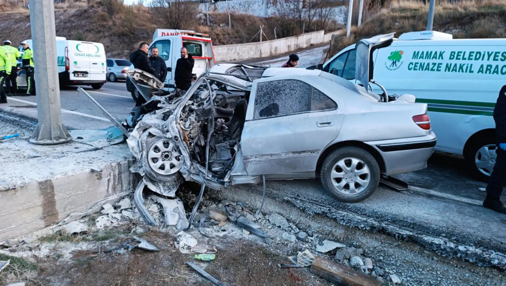 Trafik canavarı 3 can aldı: bir buçuk yaşındaki bebek hayat mücadelesi veriyor!