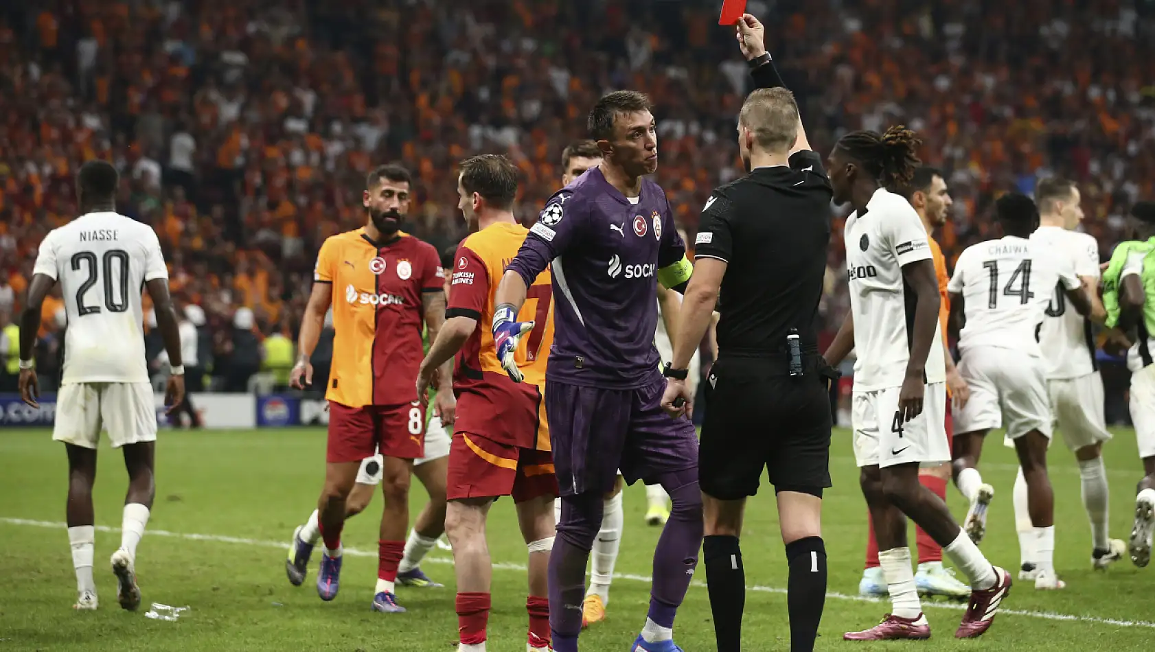 UEFA, Fernando Muslera'ya cezasını açıkladı!