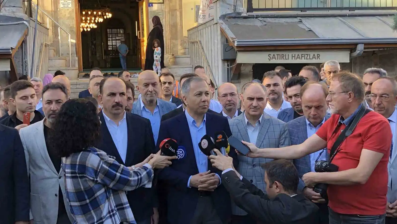 Yerlikaya bayram namazını Konya'da kıldı