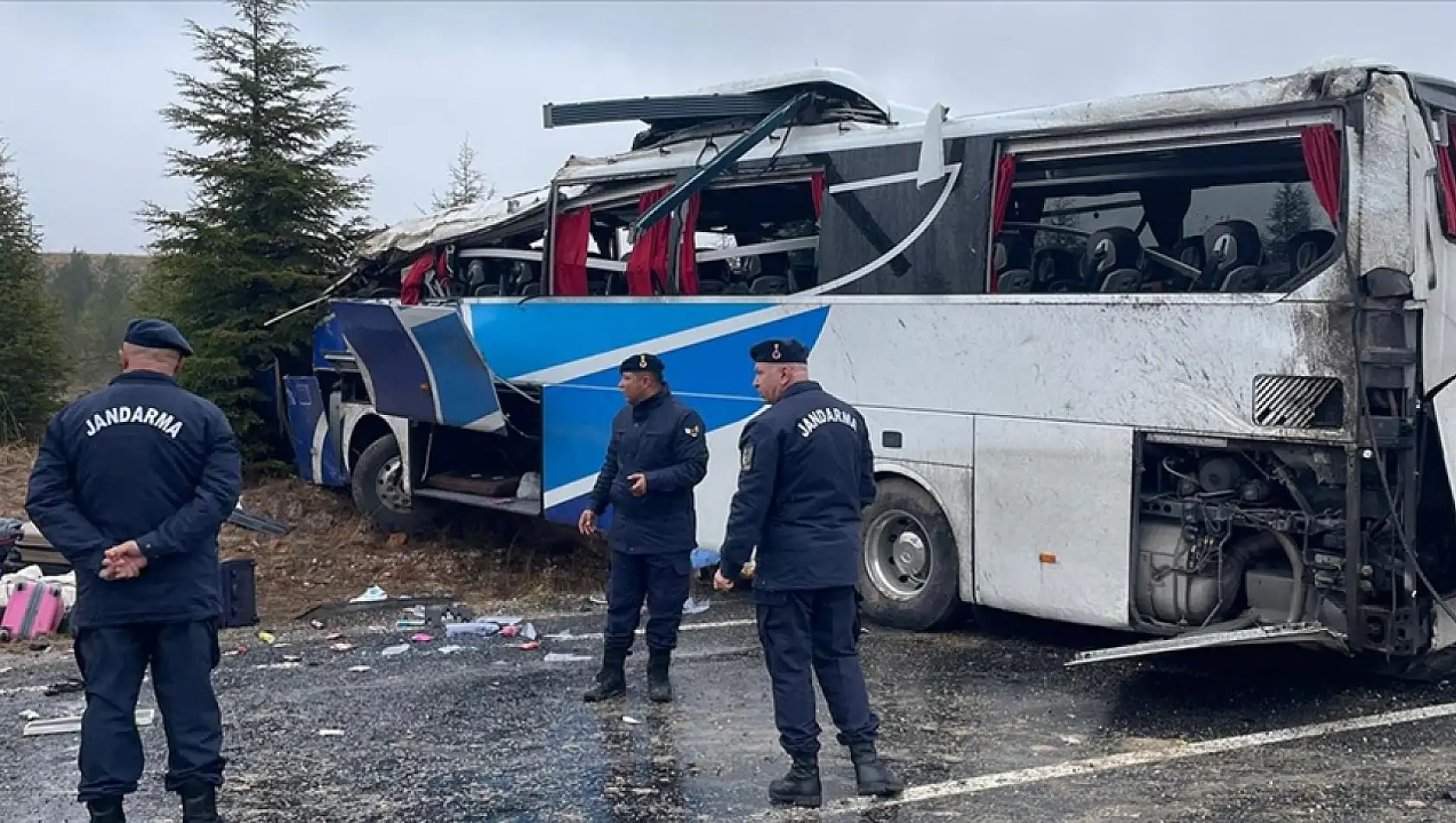 Yolcu otobüsü kaza yaptı: Bir ölü 30 yaralı!