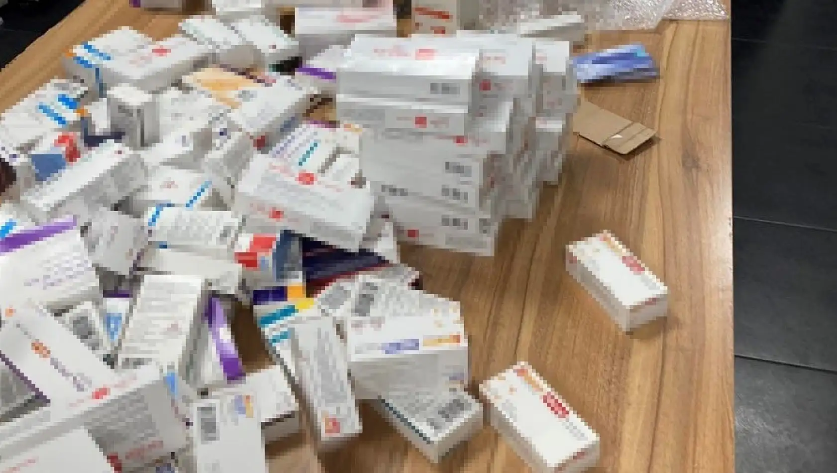 Yurtdışından gelen kaçak ilaçlar Türkiye'de ele geçirildi