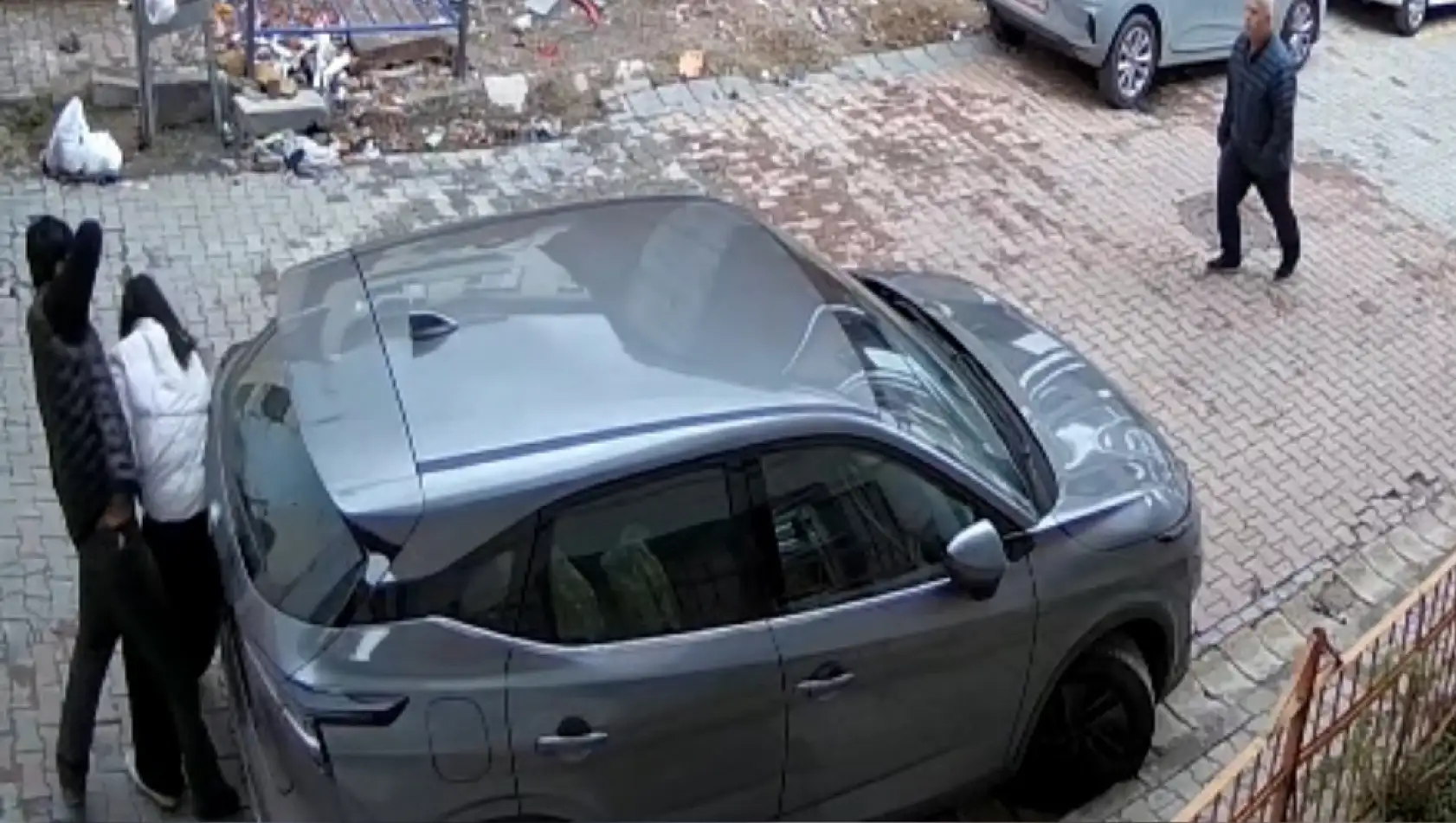 Sokak ortasında şiddet gören kadından kan donduran evlilik iddiası