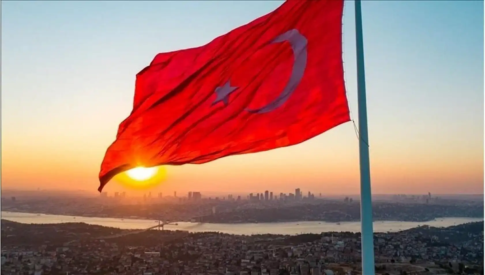 15 Temmuz Salı günü resmi tatil mi? Kimler mesai yapacak? Nereler kapalı olacak?