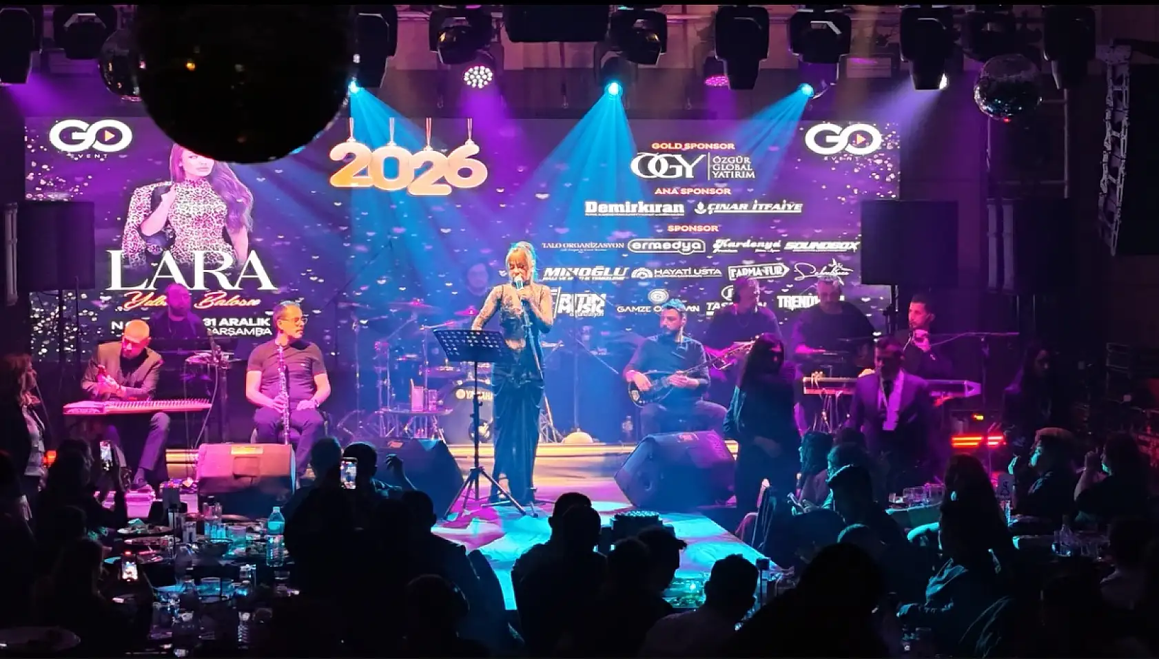 Salonda boş yer kalmadı! Konya'daki organizasyon gündeme oturdu...