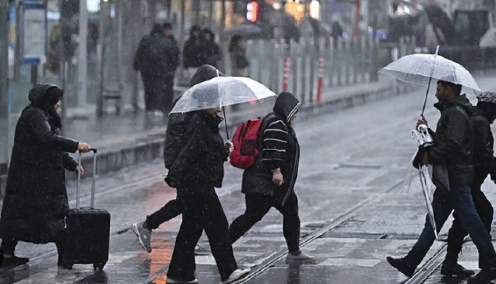 Konya için Meteoroloji'den uyarı üstüne uyarı: Şemsiye, yağmurluk ne varsa alın!