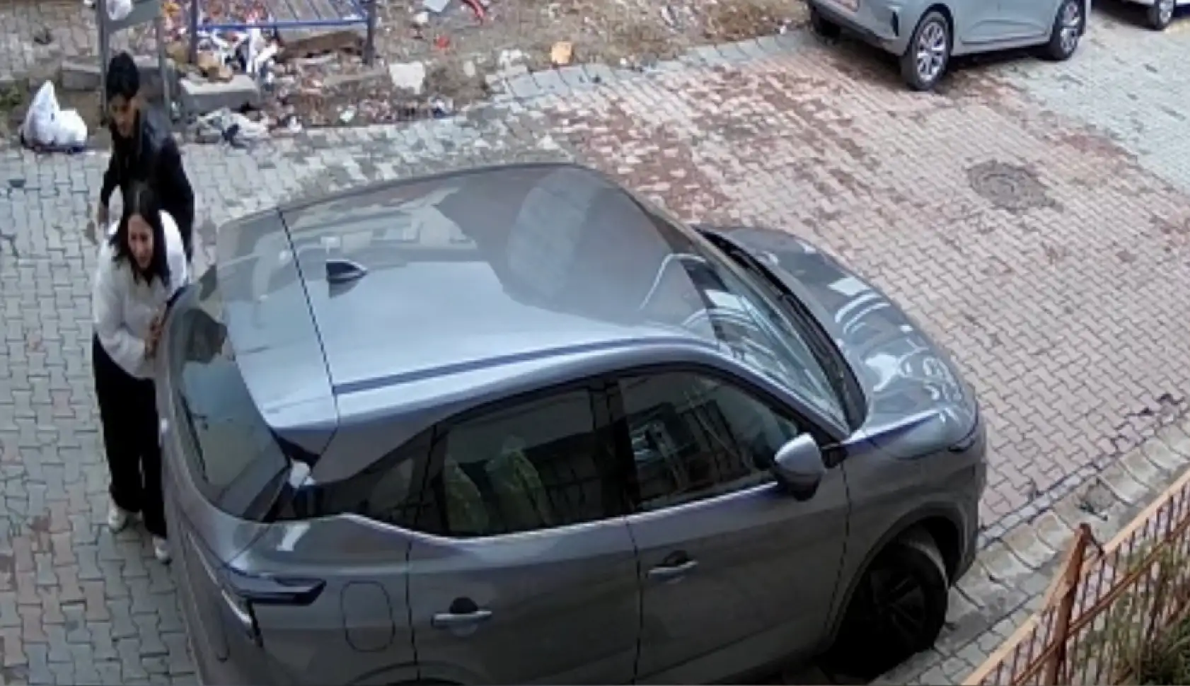 Sokak ortasında şiddet gören kadından kan donduran evlilik iddiası