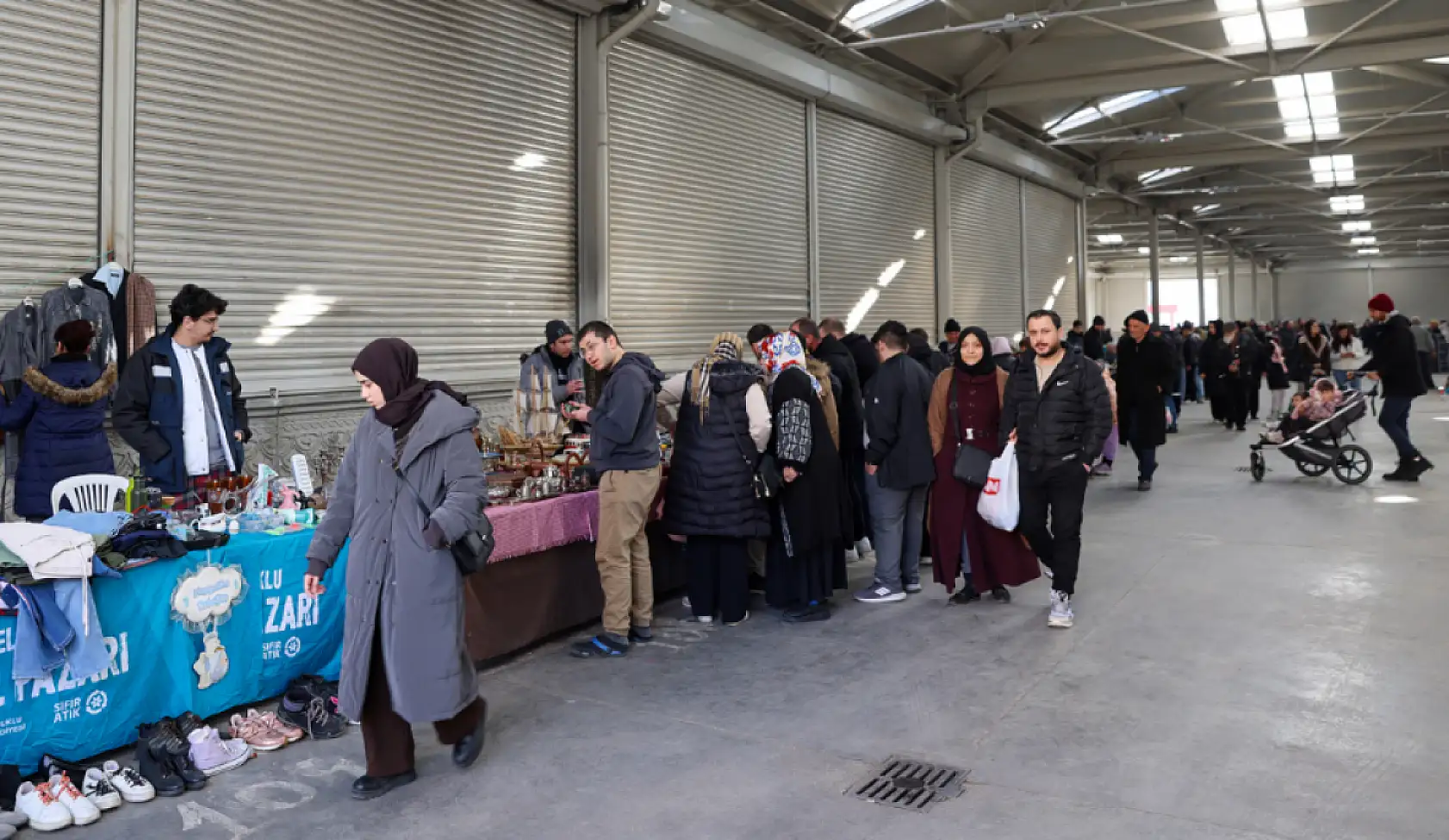Konya'daki o pazarda her şey yarı fiyatına!
