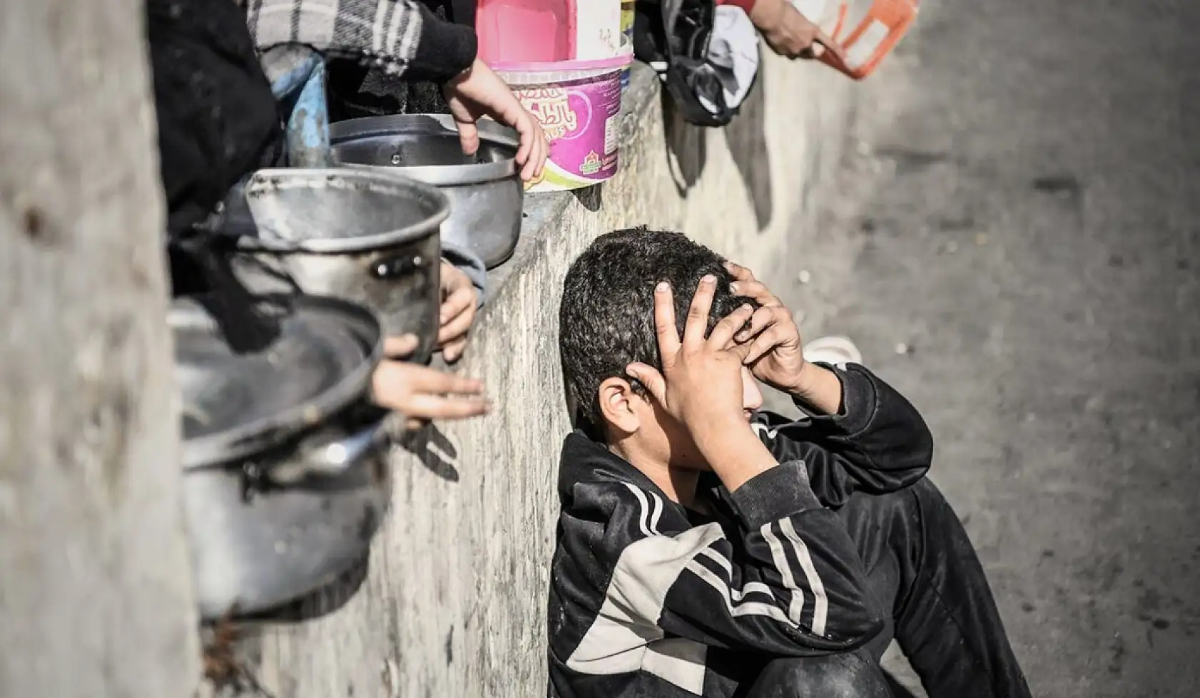 Bir insan aç ve susuz ne kadar dayanabilir? Bu fotoğraflar vicdanınızı sızlatacak!