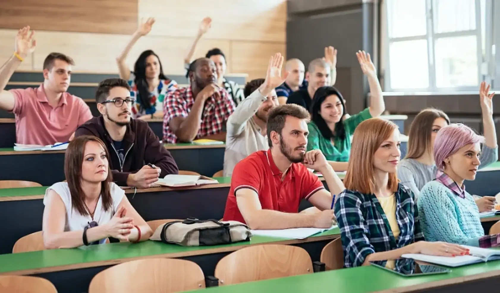 Üniversite öğrencileri dikkat! Bu kurumlar burs veriyor…