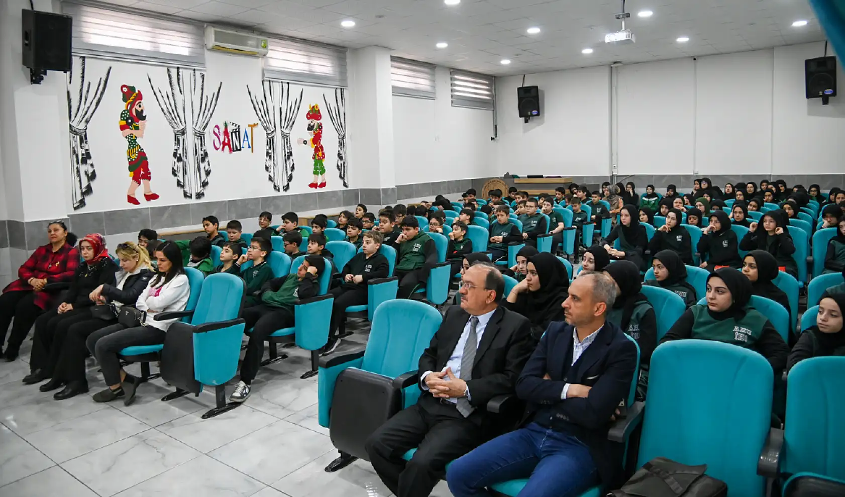 Konya'da dikkat çeken proje: Okumadığın Gün Karanlıktasın