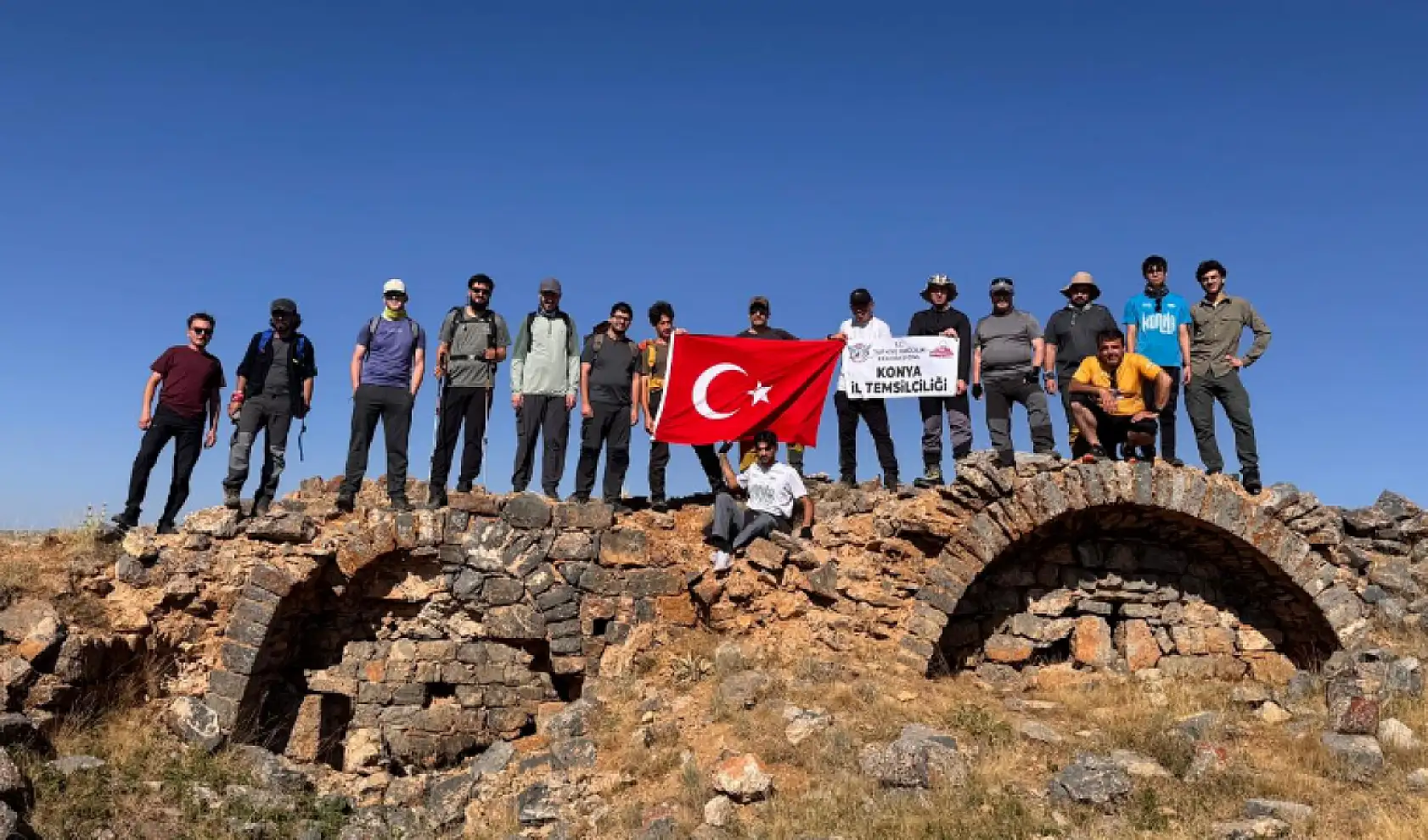 Konyalı Dağcılar 17 Ağustos Depremi'ni unutmadı: Loras Dağı zirvesinde farkındalık yürüyüşü!