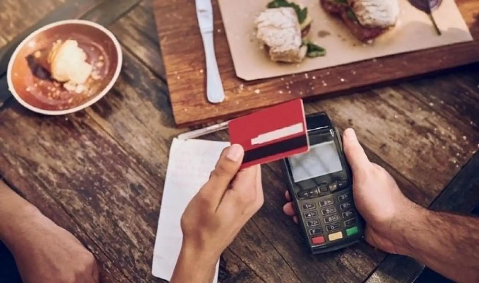 Restoranlarda yeni dönem: Servis ücreti, masa ücreti tarihe karışıyor!