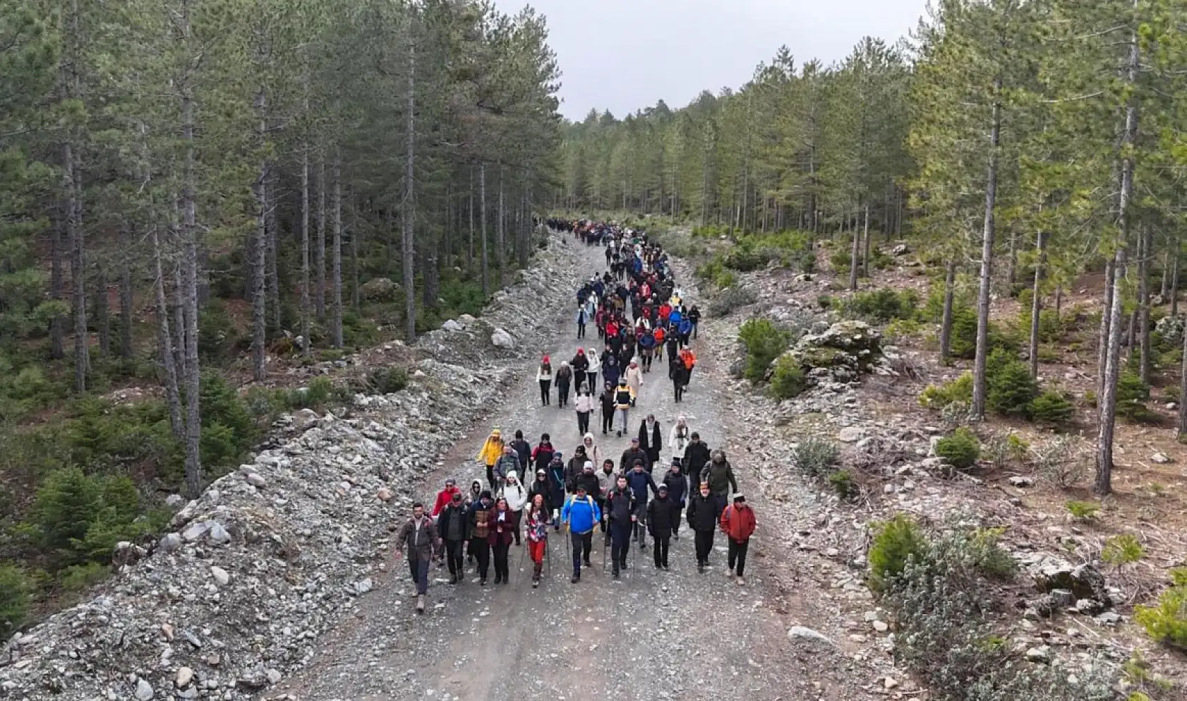 Konya'nın kış turizmi yükseliyor: Yoğun katılımlı kar yürüyüşü büyüledi