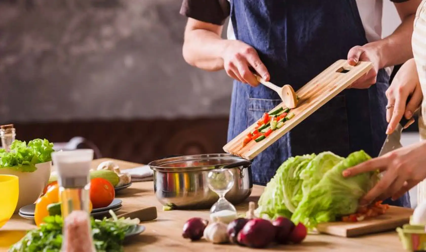 Kış aylarında bağışıklık alarm veriyor! İşte vücudu kalkan gibi koruyan gıdalar