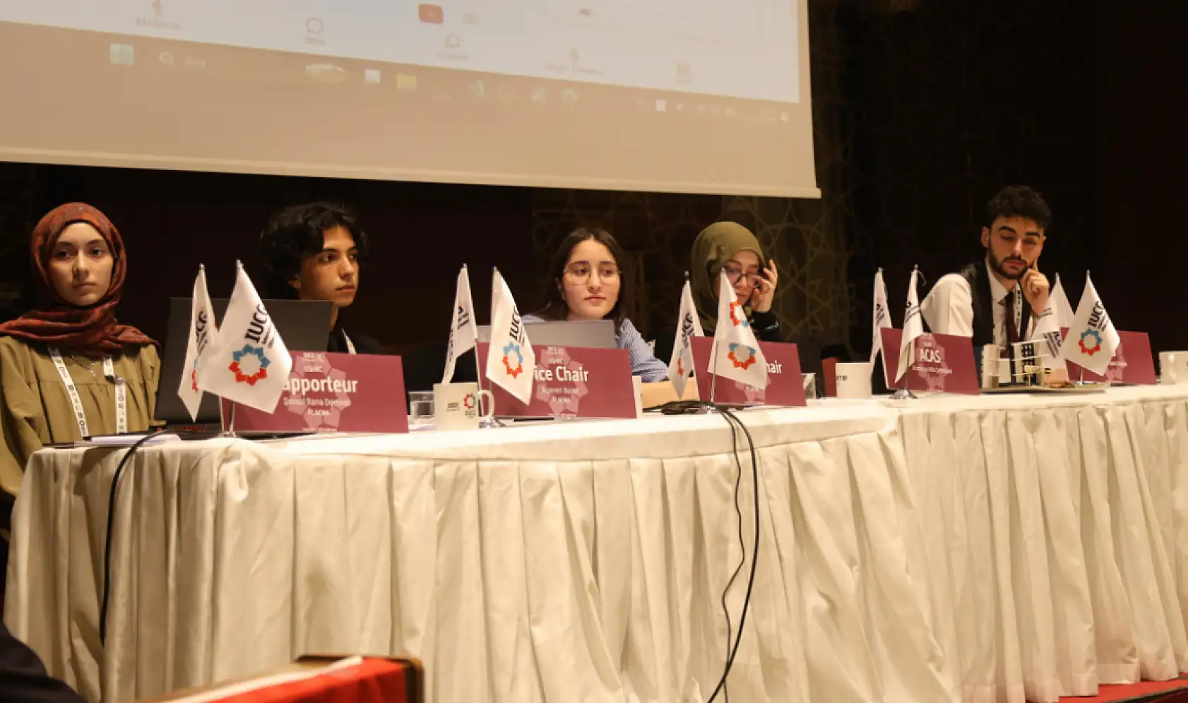 Başkan Altay, uluslararası konferansta lise öğrencileriyle bir araya geldi