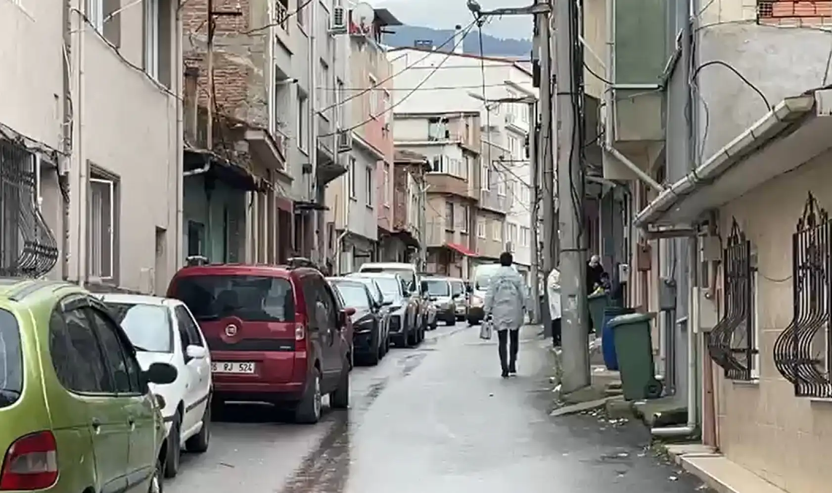 Eski polisin kayıp dosyasındaki korkunç detay: Katiliyle aynı yastığa baş koymuş!