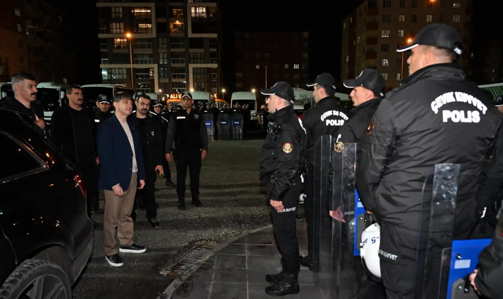 Müdür Koç ilk maçında taraftarların ilgi odağı oldu!