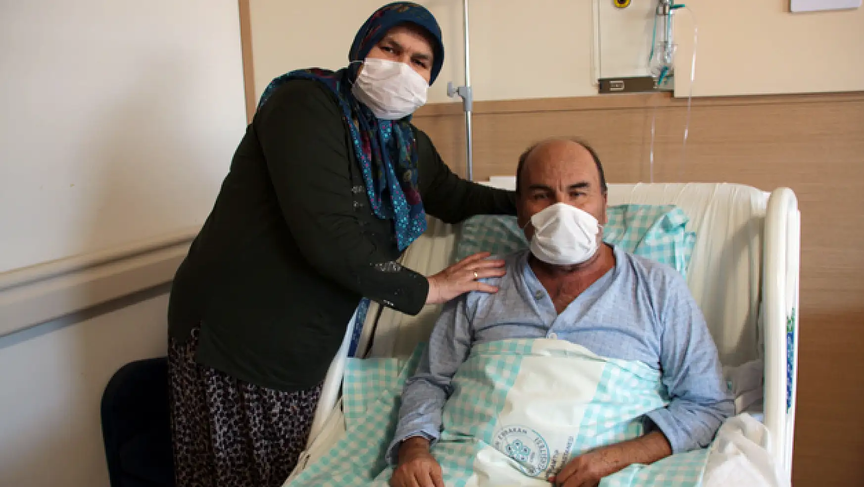 12 yıl bekledikten sonra böbrek nakledilen hasta, bağışçı aileye minnettar
