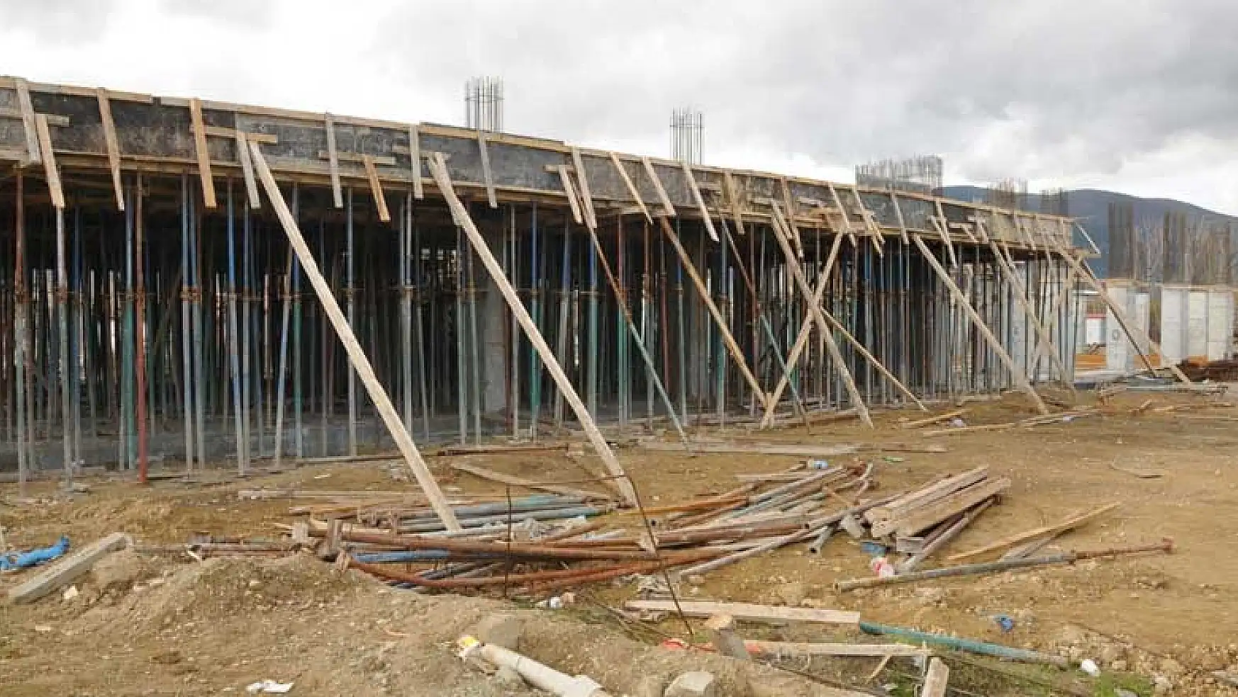 Akşehir'de yapımına başlanan yeni otogar inşaatı devam ediyor